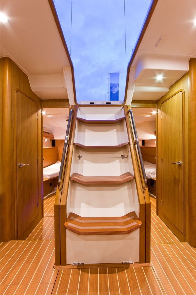 Sailing yacht ZUMA - Stairs.jpg