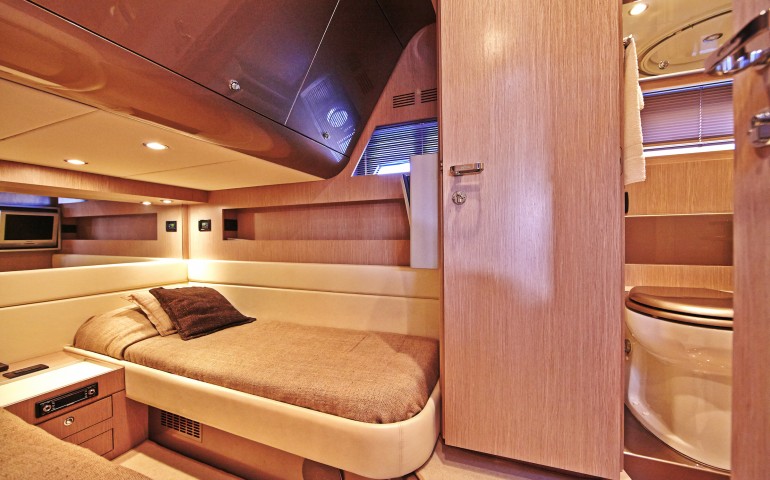 Sakura yacht - accommodation - guest.jpg