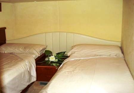 Santana IV of Plymouth -  Twin Cabin.jpg