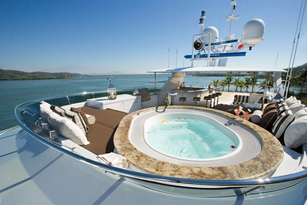 Scott Free - Sundeck and spa pool.jpg
