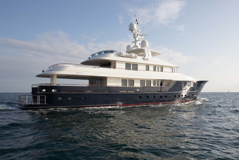 Star superyacht - side view.jpg