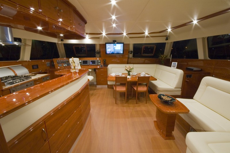 Sunreef 62 BLAZE II  -  Main Salon.jpg