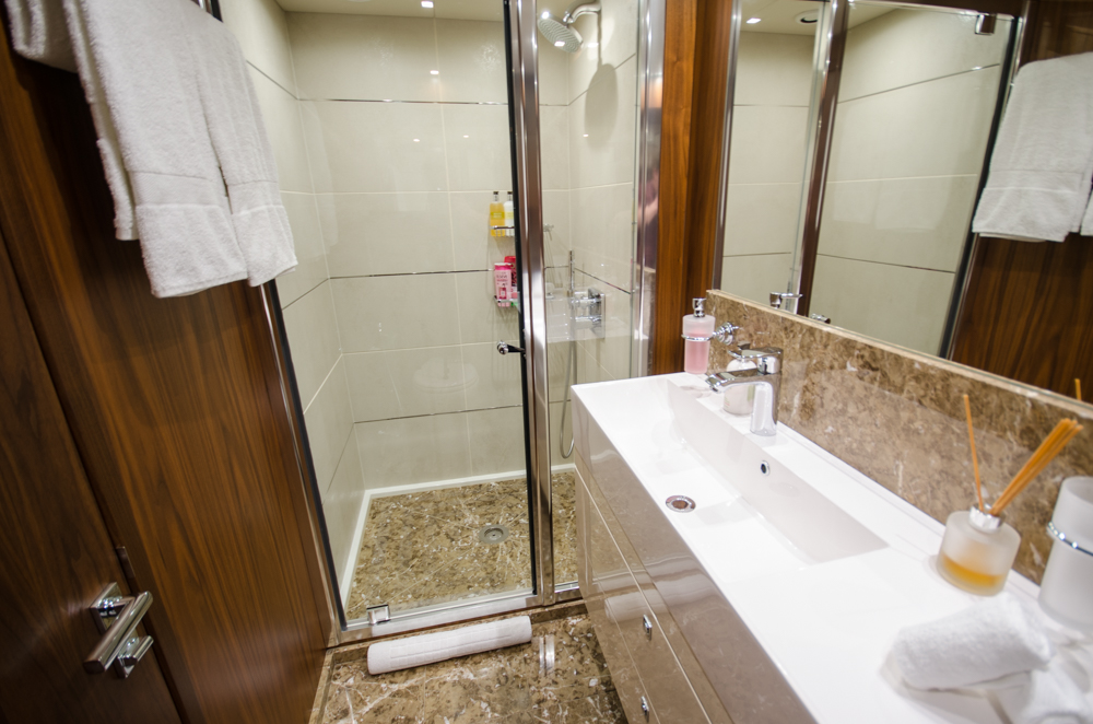 Sunseeker OASIS - Master ensuite.jpg