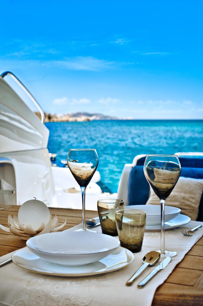 Sunseeker Predator 61 LEO -  Al Fresco Dining.jpg