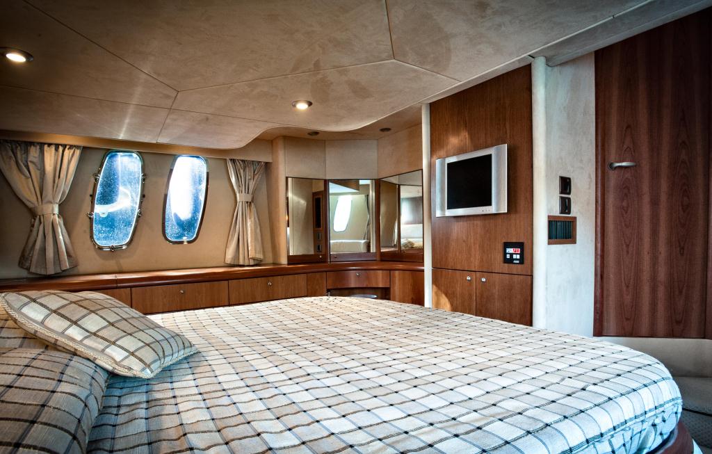 Sunseeker Predator 61 LEO -  Master Cabin 2.jpg
