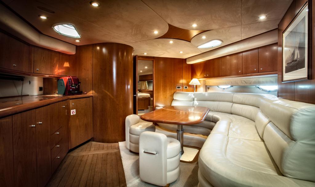 Sunseeker Predator 61 LEO -  Salon.jpg