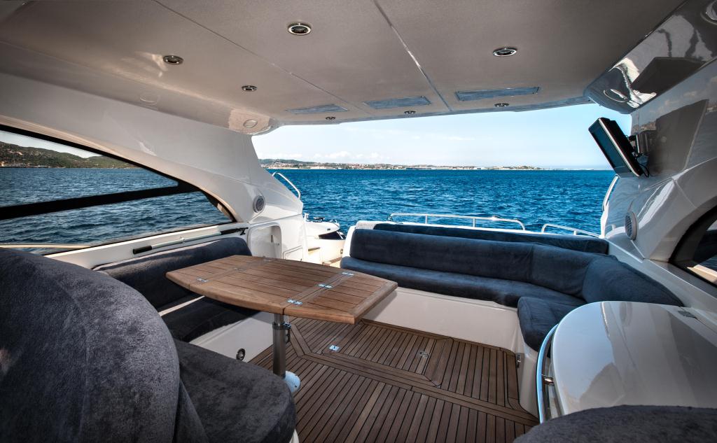 Sunseeker Predator 61 LEO -  Upper Cockpit Salon.jpg
