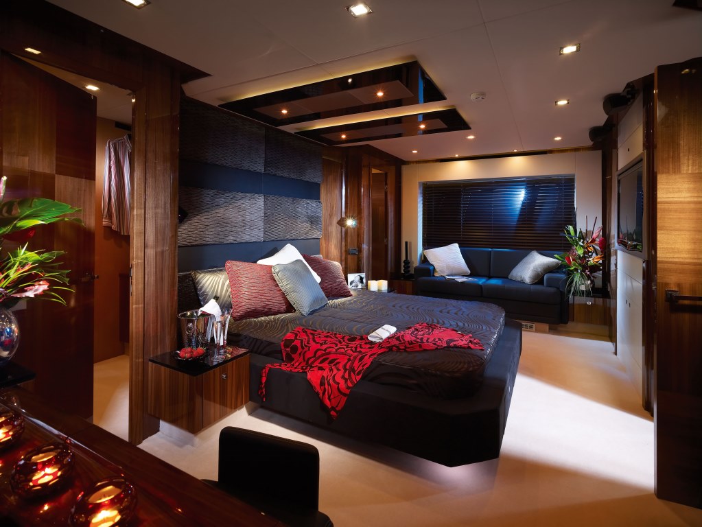 Sunseeker Predator 84 ALVIUM - Master Cabin.jpg