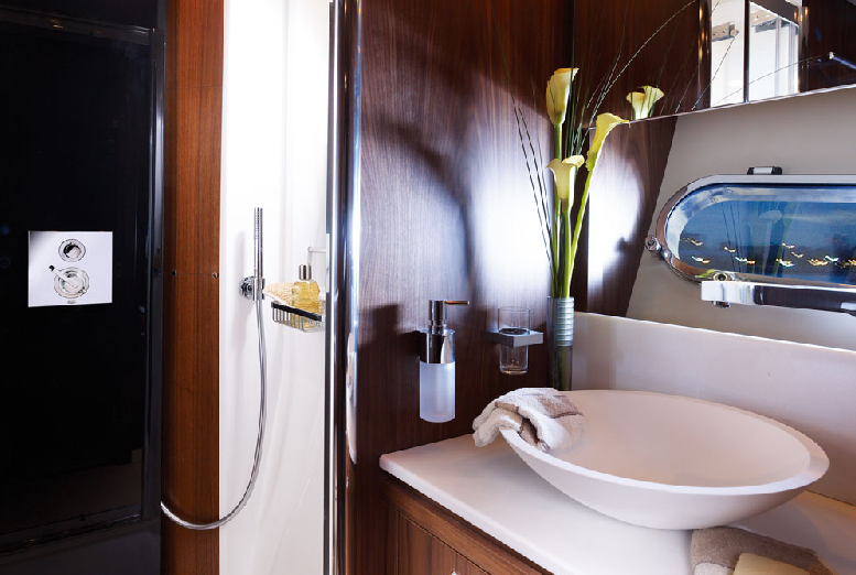Sunseeker Predator 92 Sport - Guest Cabin En Suite.png