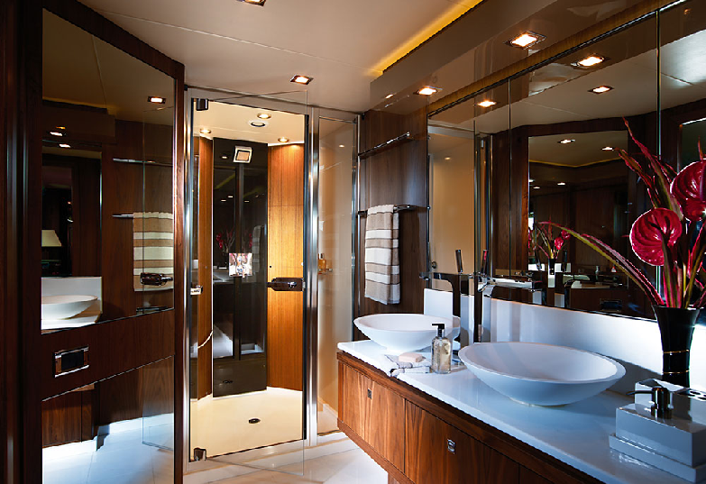 Sunseeker Predator 92 Sport - Owners Stateroom Ensuite.png