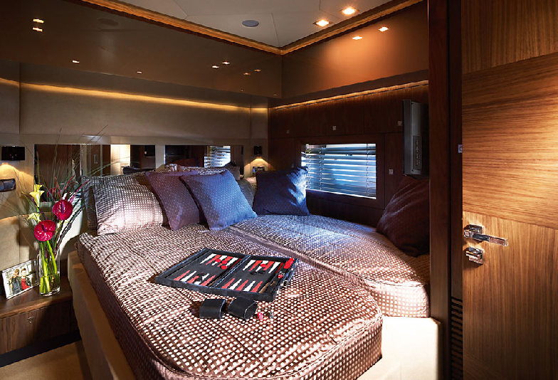 Sunseeker Predator 92 Sport Double Guest Cabin .png