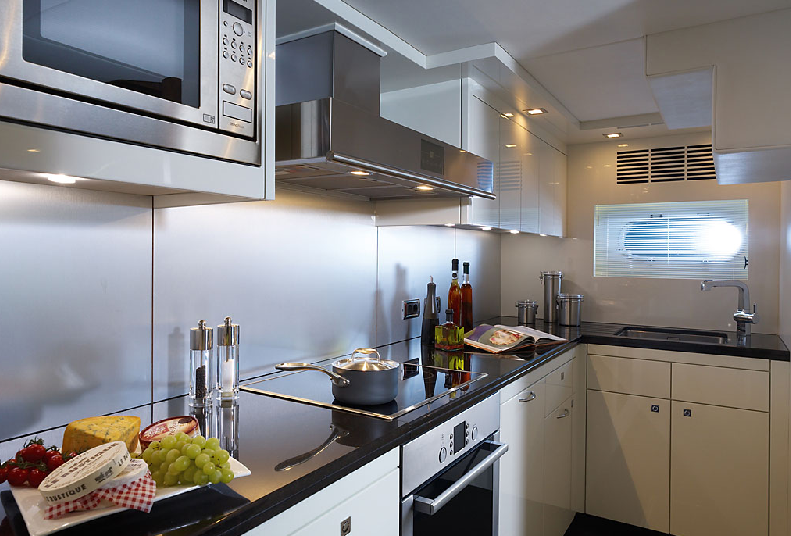 Sunseeker Predator 92 Sport Galley.png