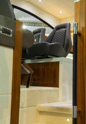 Sunseeker Yacht FAB 2 -  Helm 2.jpg