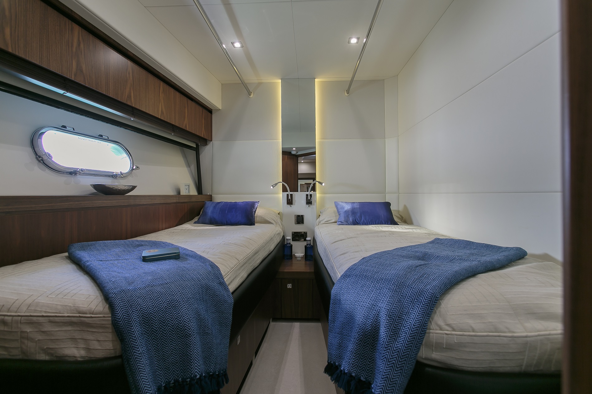 Sunseeker yacht 73M - Twin cabin.jpg
