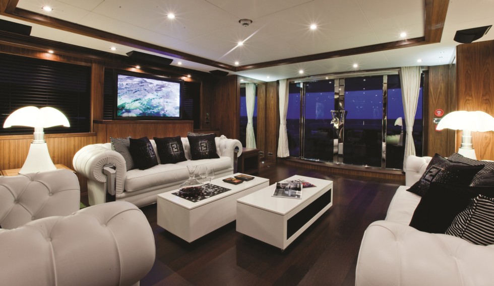 Sunskeeker Black and White - Salon view aft.jpg