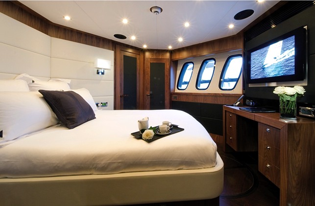Sunskeeker Black and White - VIP cabin.jpg