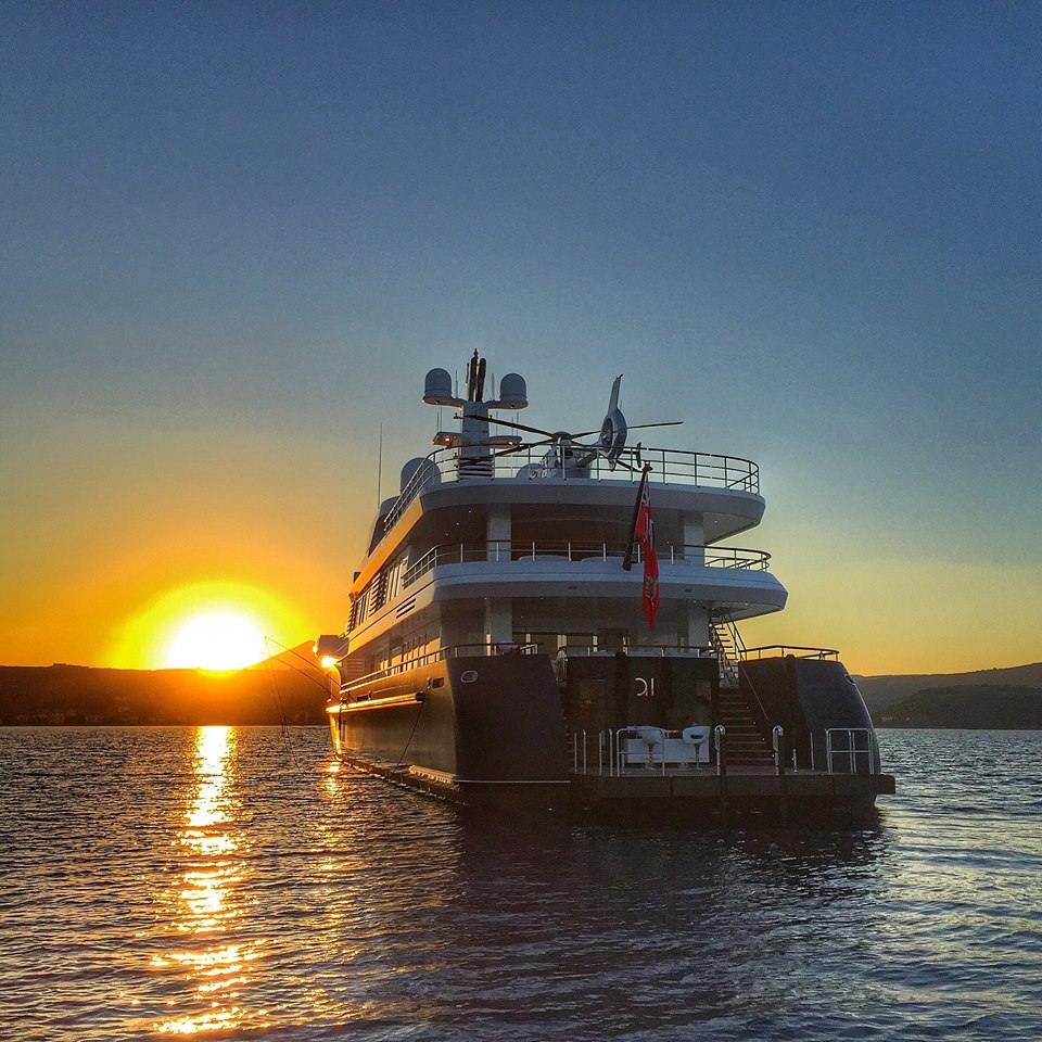 Super Yacht AIR - Photo by @discoverjonno and Feadship Fanclub.jpg