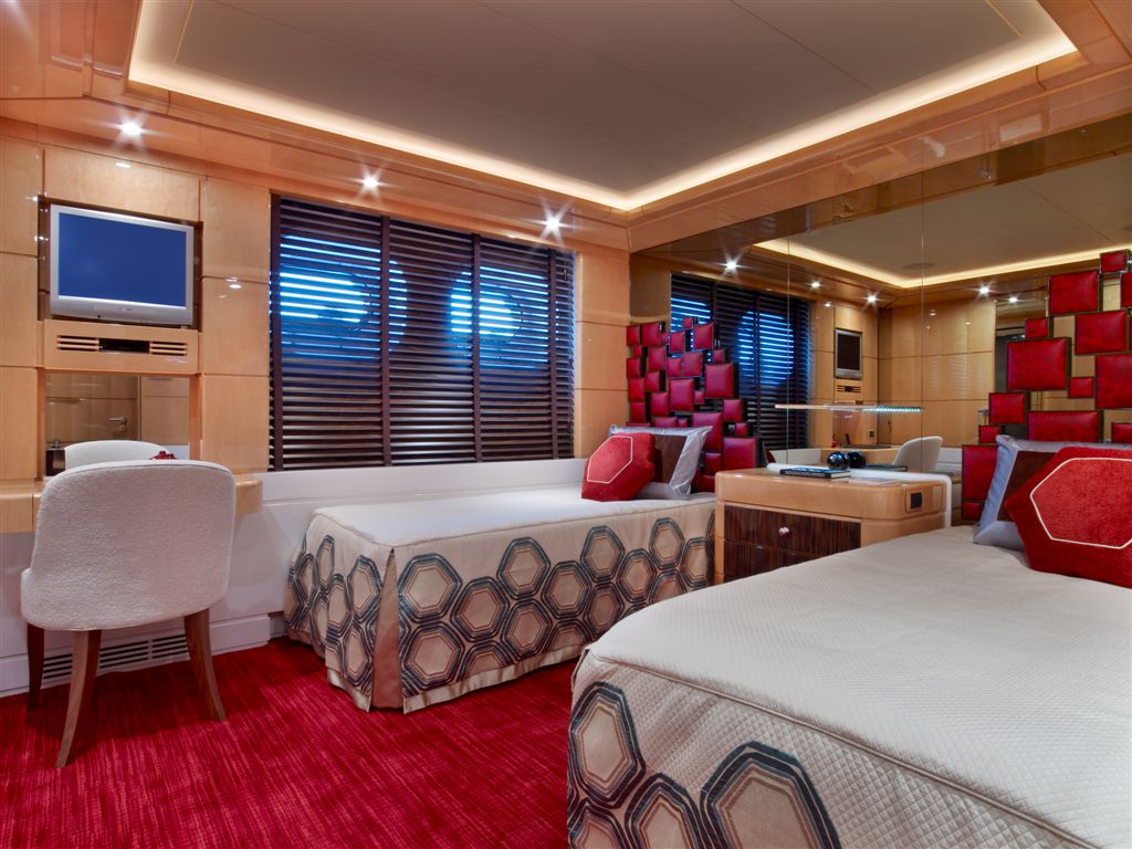 Superyacht 360 -  Guest Cabin.jpg