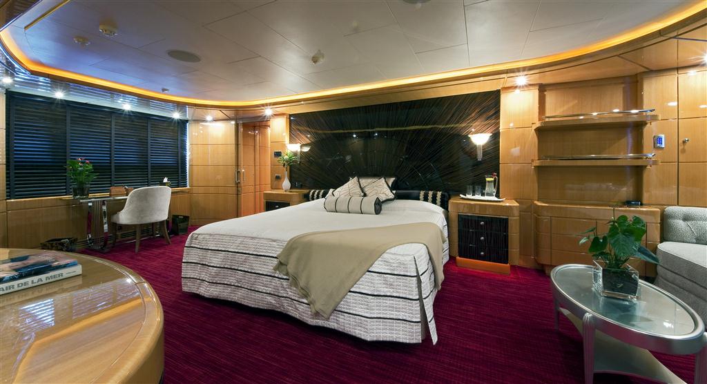 Superyacht 360 -  Master Cabin.jpg