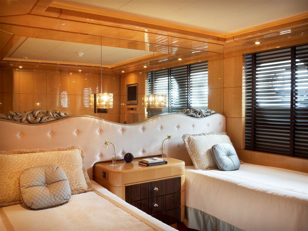 Superyacht 360 -  Twin Cabin.jpg