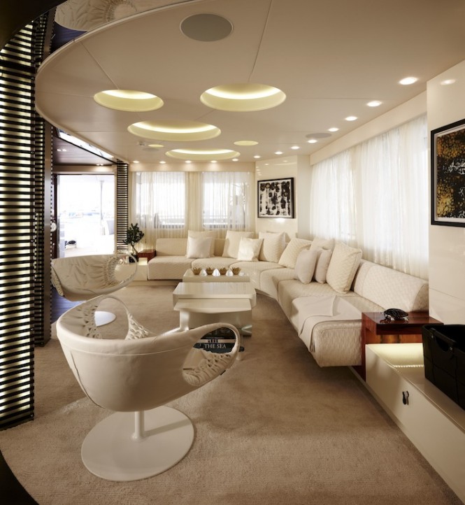 Superyacht E&E Main salon.jpg