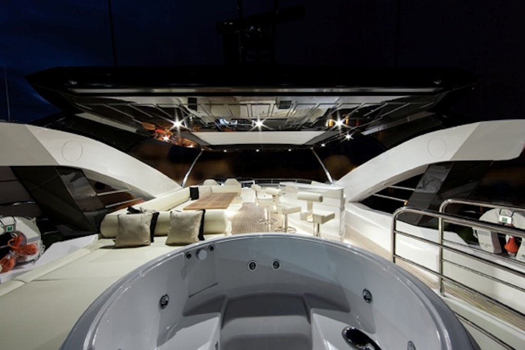 Superyacht HIGH ENERGY - Spa Pool.jpg