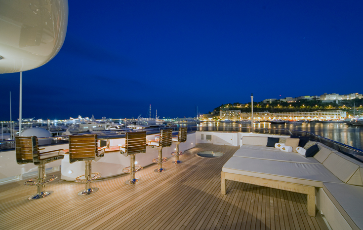 Superyacht NOBLE HOUSE -  Sundeck bar.jpg