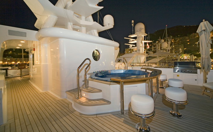 Superyacht NOBLE HOUSE -  Top Deck Spa Pool and Bar.jpg