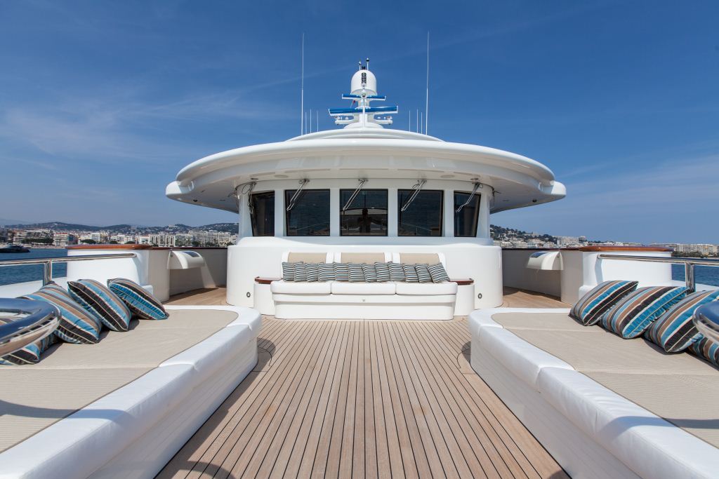 Superyacht PRIDE -  Foredeck Seating.jpg