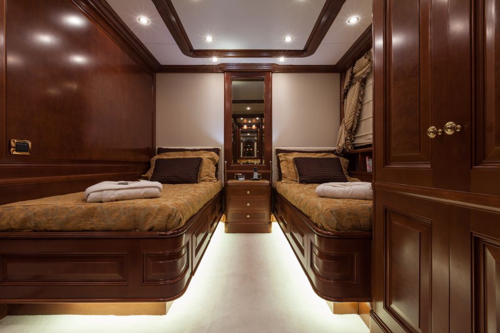 Superyacht PRIDE -  Twin Cabin 2.jpg