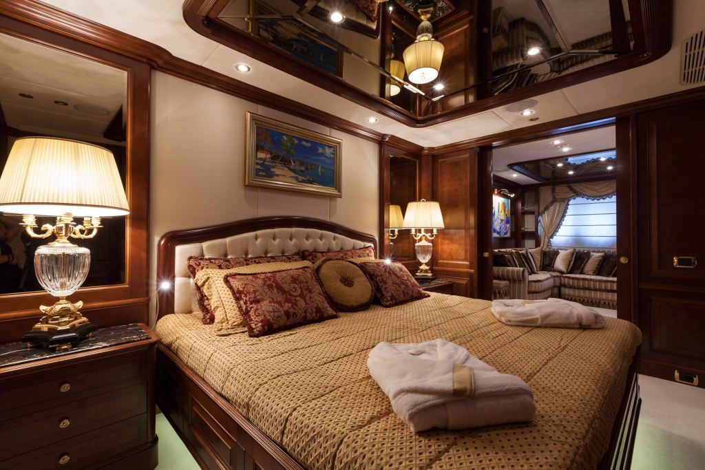 Superyacht PRIDE -  VIP Cabin.jpg