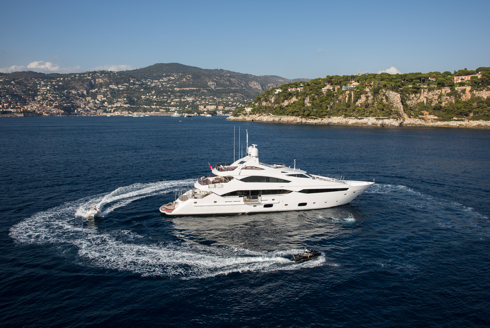 Superyacht THUMPER. Photo credit Sunseeker Yachts.jpg