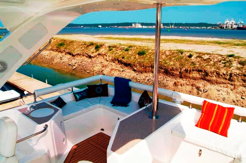 Suzy Q Flybridge.jpg