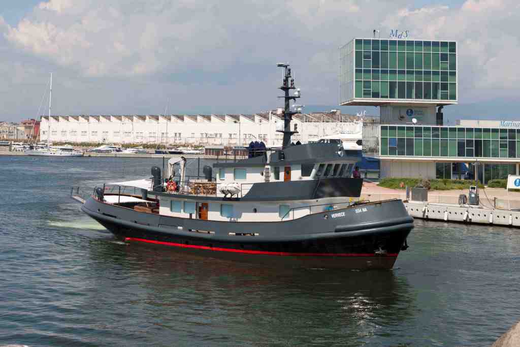 TUG VERVECE -  In Port.jpg