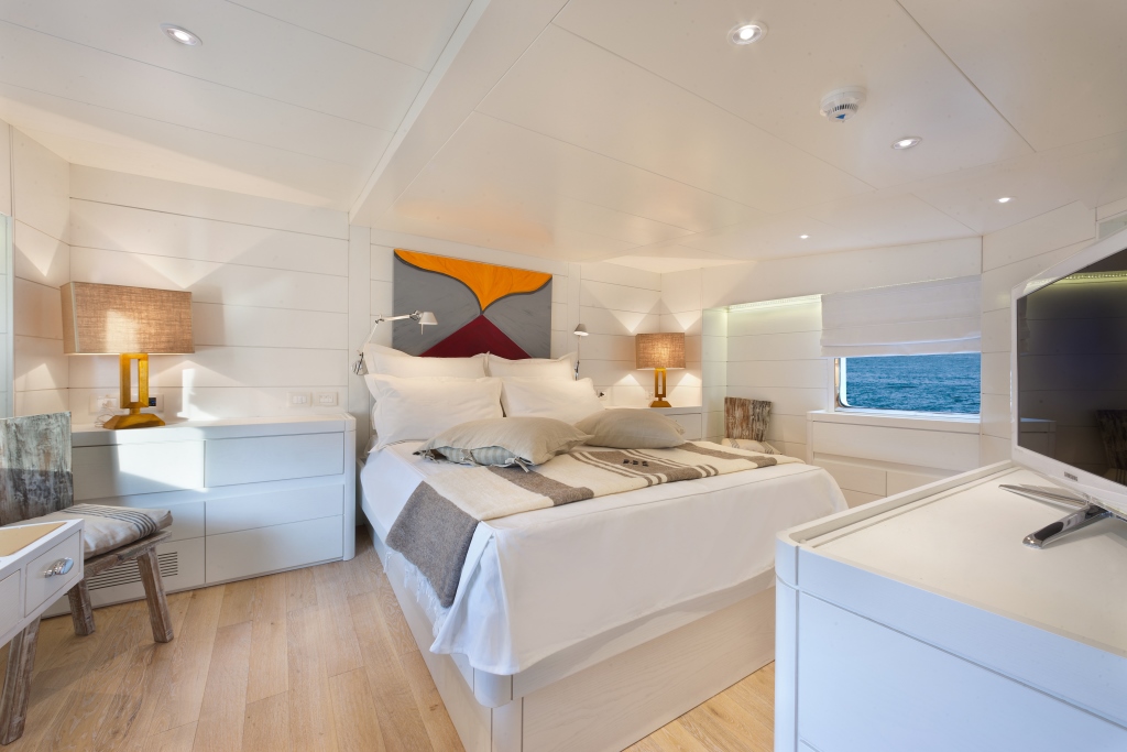 TUG VERVECE -  Master Cabin.jpg