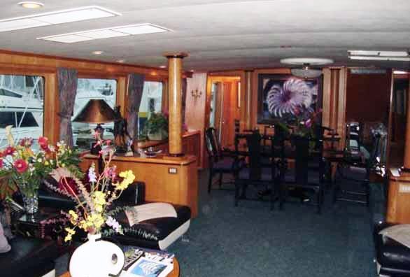 TURNIN LEFT -  Salon.jpg