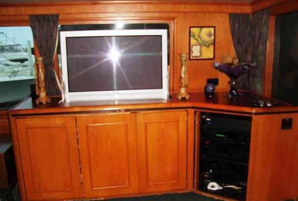 TURNIN LEFT -  TV in Salon.jpg