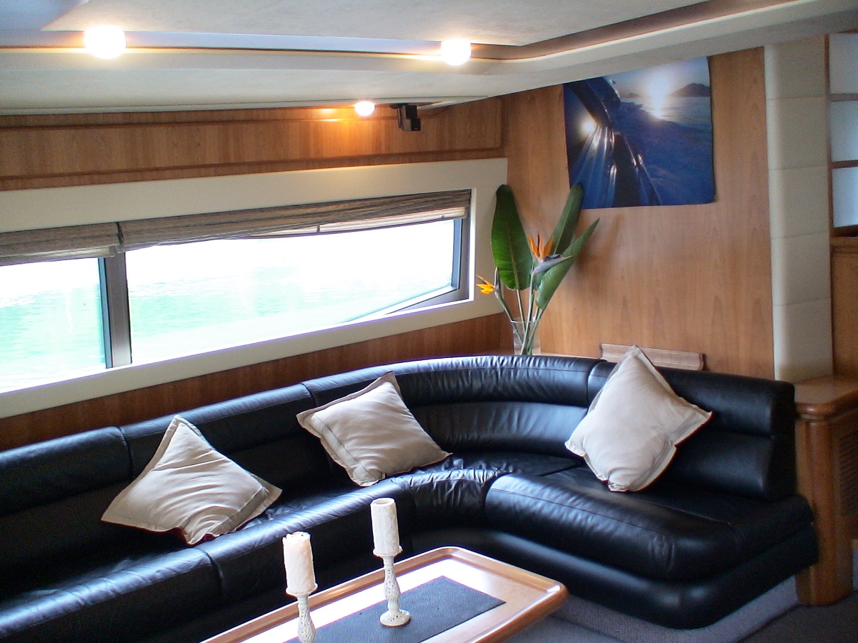 The Yacht SEA STREAM Lounge.JPG