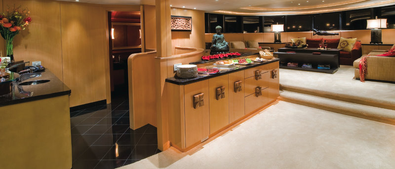 Triumphant-Lady-Yacht-Main-Saloon.jpg