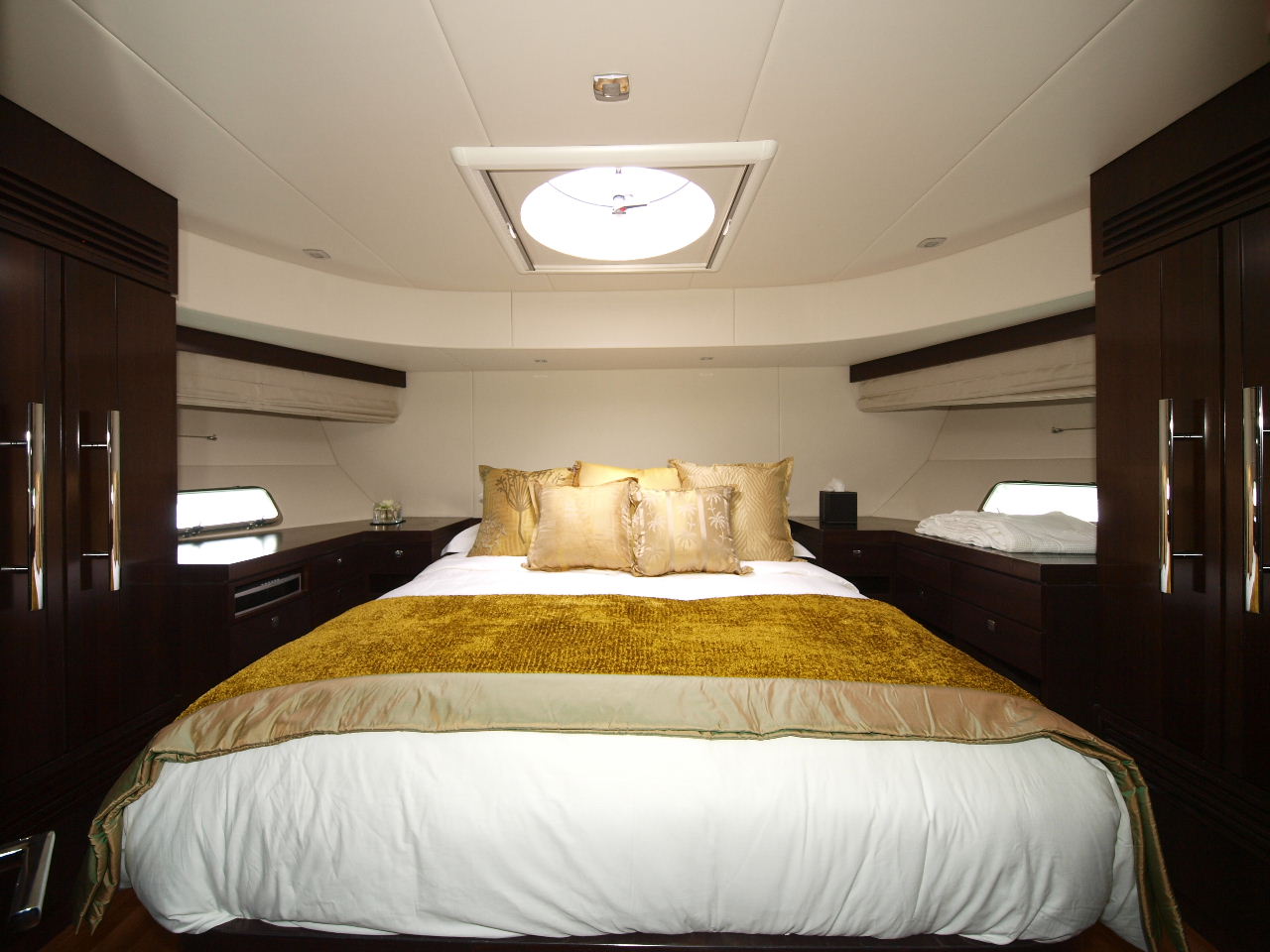 Twin Palms I - Master Cabin.jpg