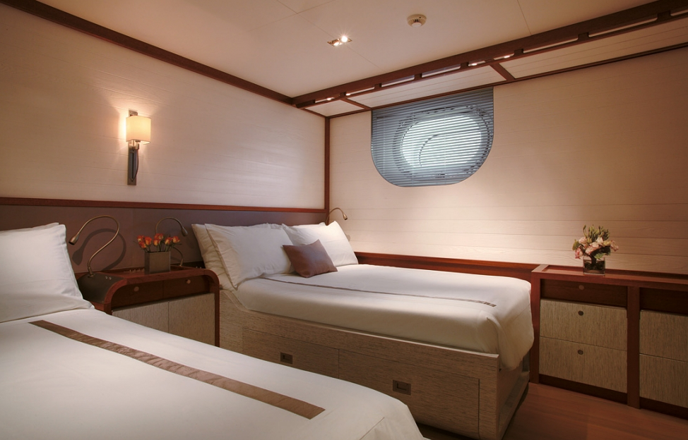 Twin cabin - charter yacht Rosehearty.png