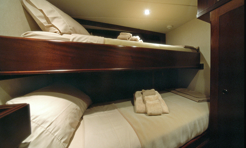 Twin cabin - luxury yacht Emerald Lady.png