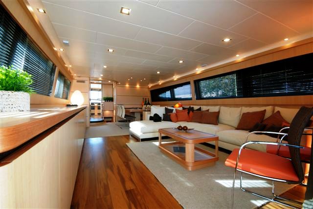 VALENTINA - Saloon.jpg