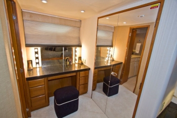 VIKING 72 CARY ON -  Master Cabin 2.jpg