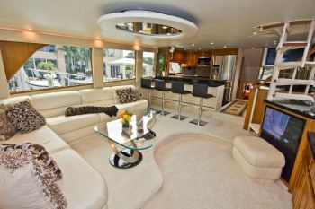 VIKING 72 CARY ON - Salon..jpg
