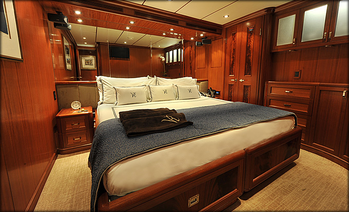 VIVIERAE yacht - accommodation.jpg