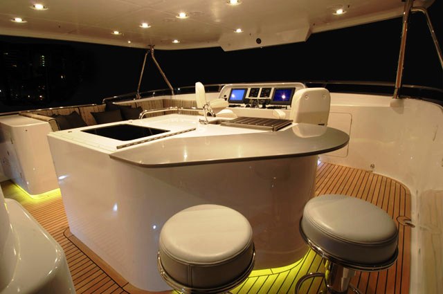VIVIERAE yacht - exCaryAli -  Flybridge.jpg