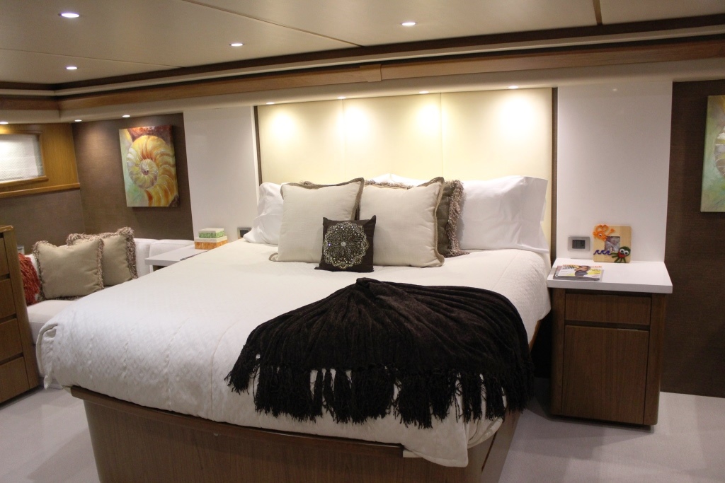 Viking motor yacht MUSTANG SALLY - Master suite.jpg