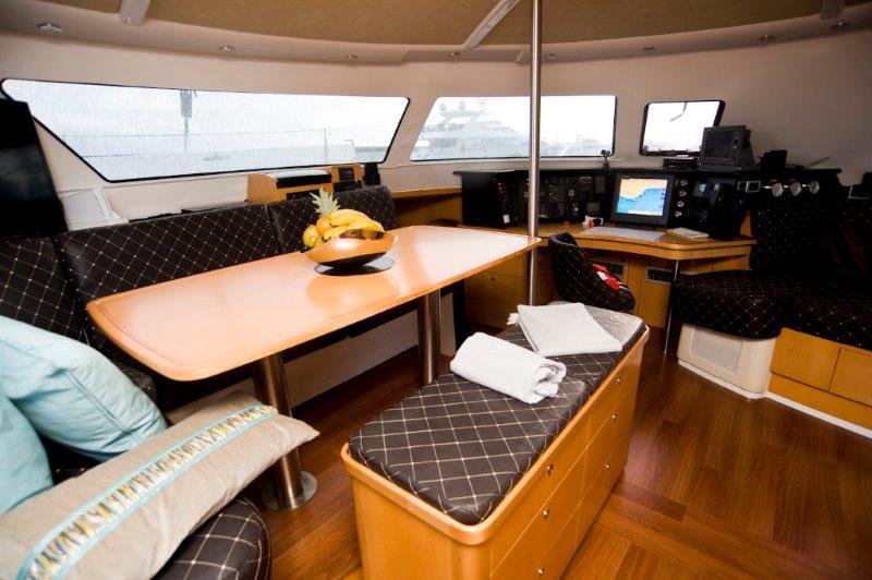 WHY NOT yacht - saloon.jpg