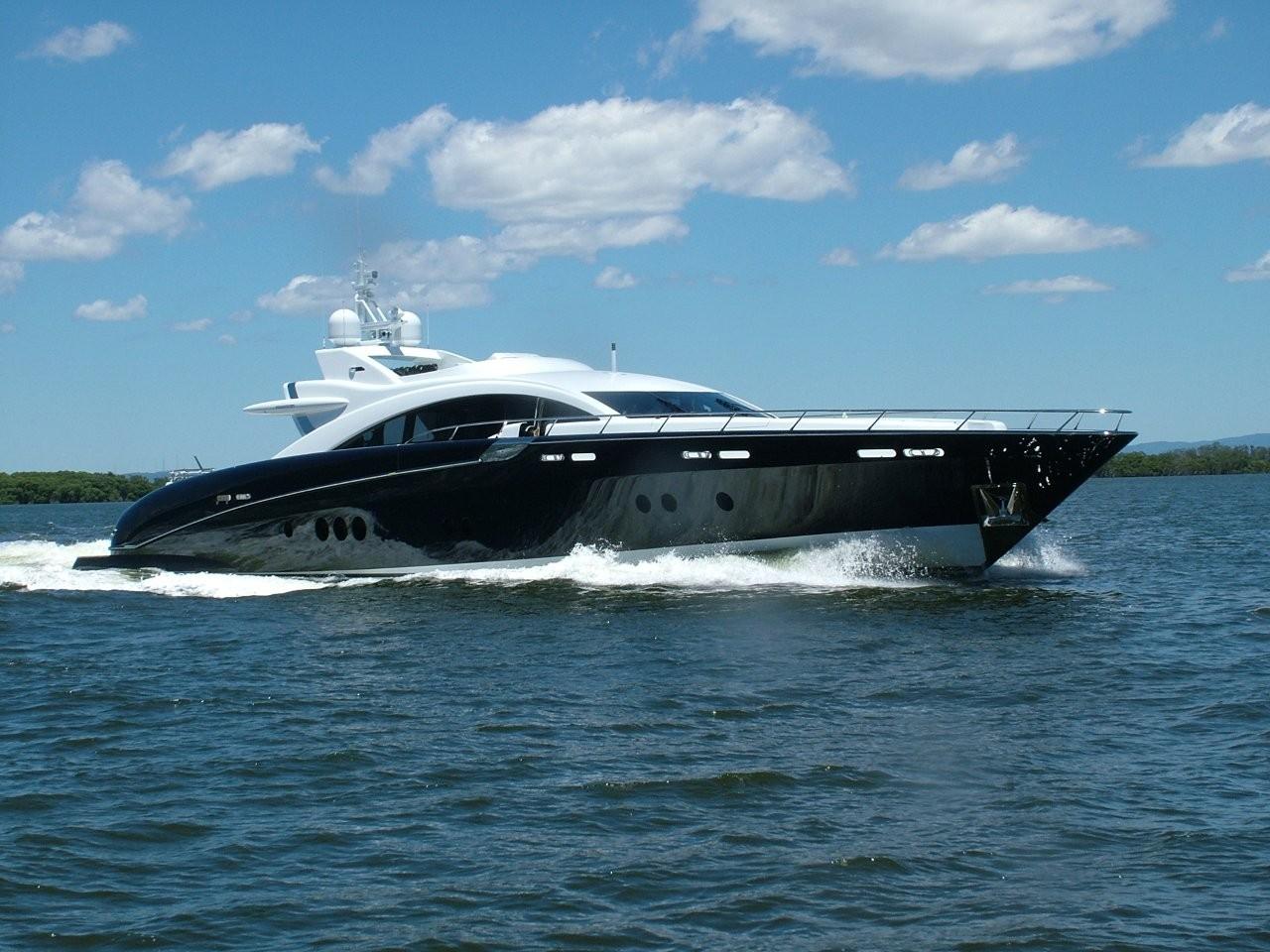 Warren Yachts s120 superyacht Ghost Photo by IBS.jpg